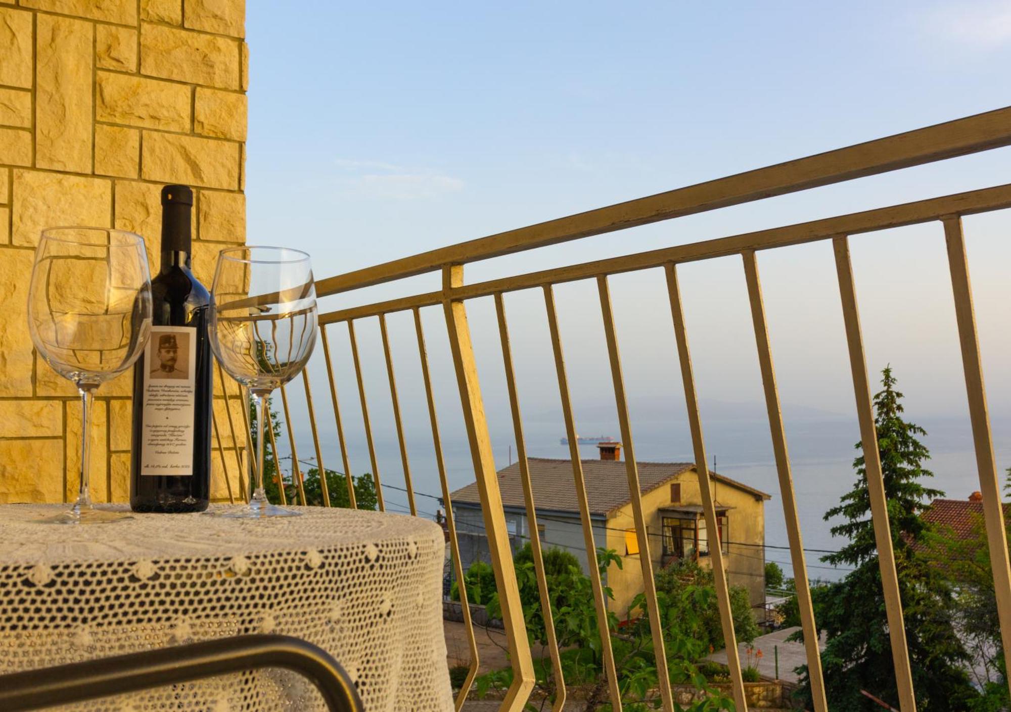 Apartmán Sea View Retreat With 170Mbps Wifi And Sunny Balcony Kastav Exteriér fotografie