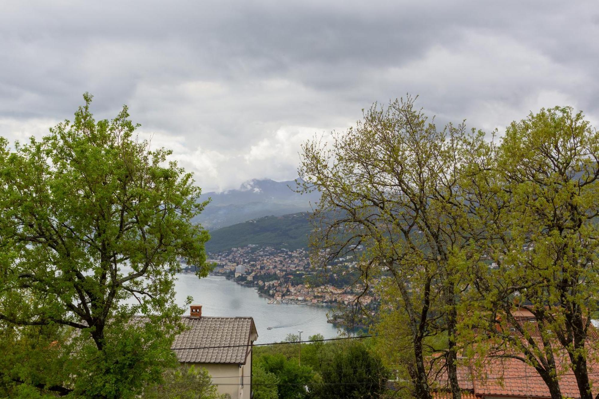 Apartmán Sea View Retreat With 170Mbps Wifi And Sunny Balcony Kastav Exteriér fotografie